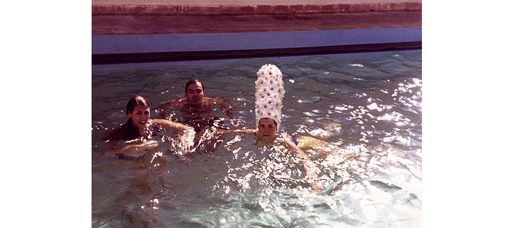 F3 06 piscina gorro baño gigante flores album familiar jose camara